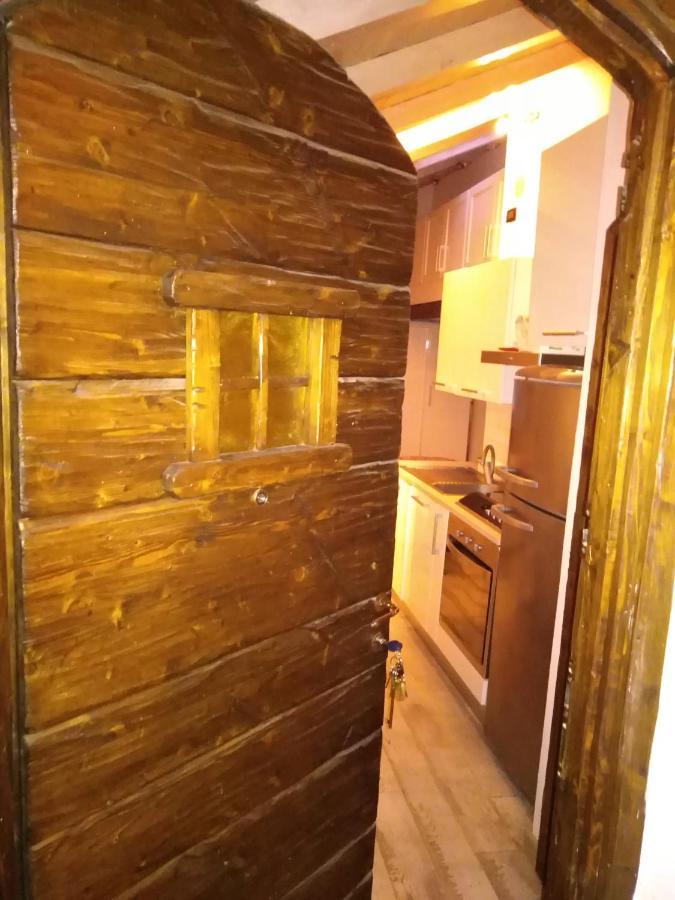 Appartamento In Casa D'Epoca Аоста Экстерьер фото